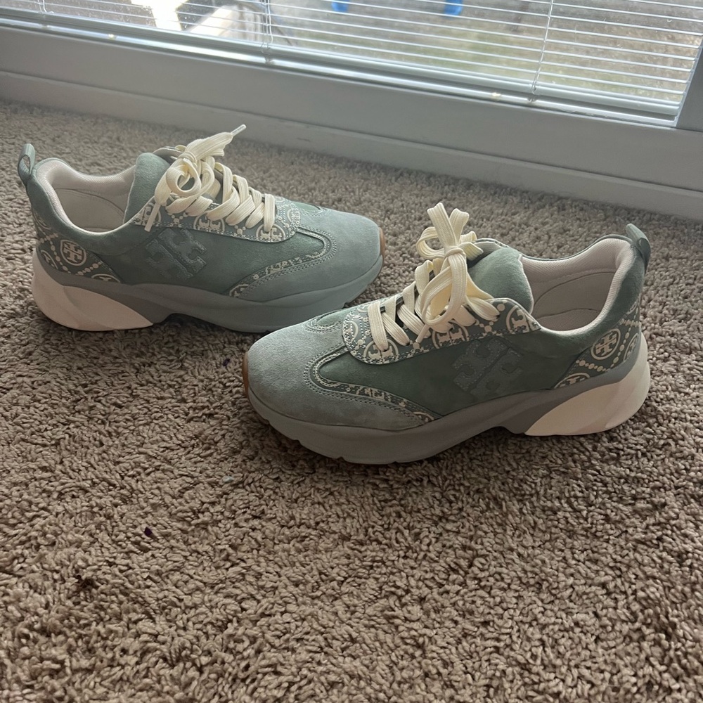 Tory Burch shoes size 8.5 women’s a greenish blue color.